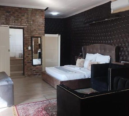 Naldorado Executive Villa Нелспрёйт Экстерьер фото